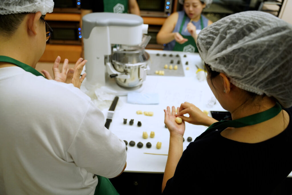 Our SITizens working in pairs for the baking workshop, a great opportunity to get to know each other better!