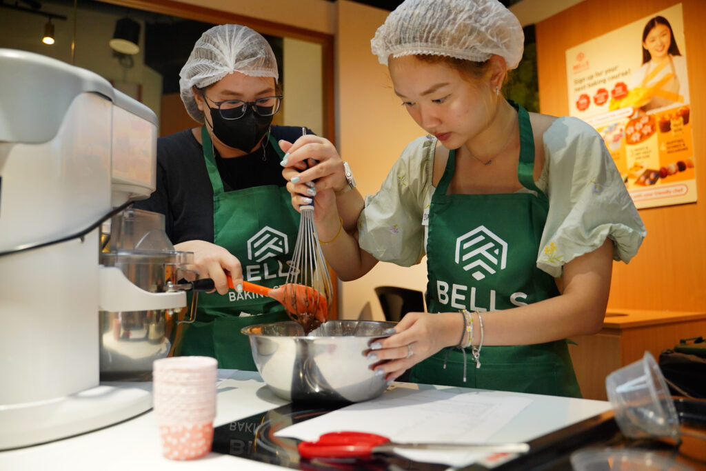 Our SITizens working in pairs for the baking workshop, a great opportunity to get to know each other better!