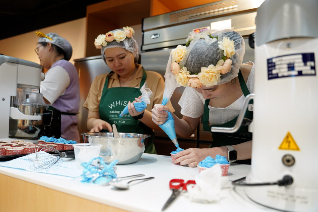 Our SITizens working in pairs for the baking workshop, a great opportunity to get to know each other better!