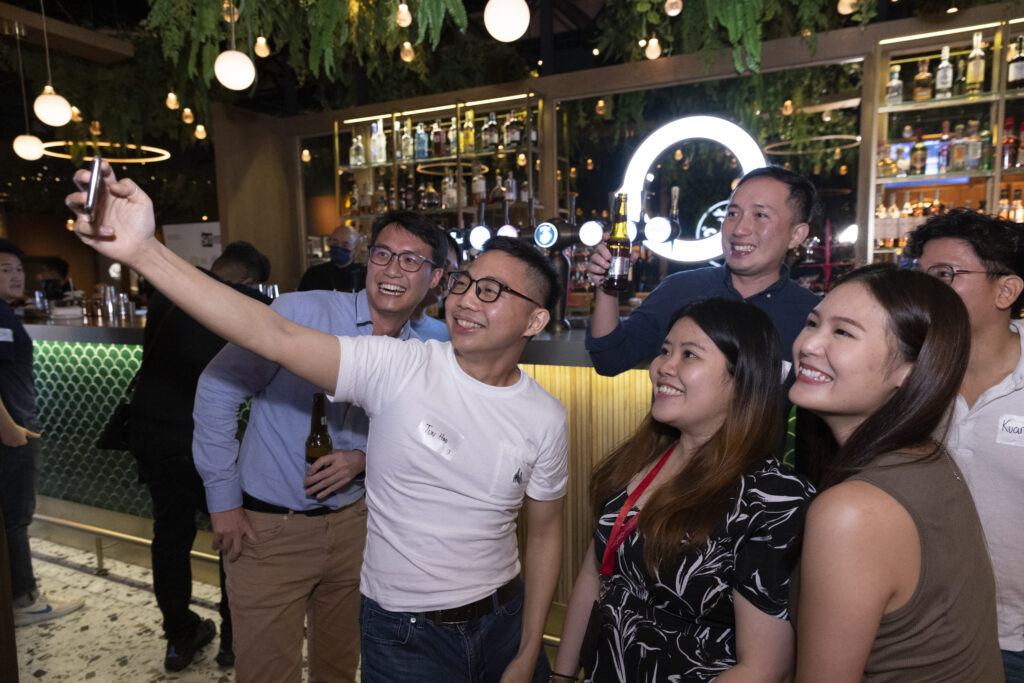 Party, drink and “wefie” time!