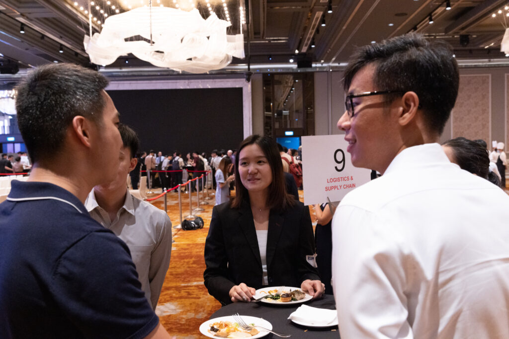 Full steam ahead! Speed mentoring session in progress as mentors and mentees gathered in  groups and engaged one another over sumptuous food and drinks.