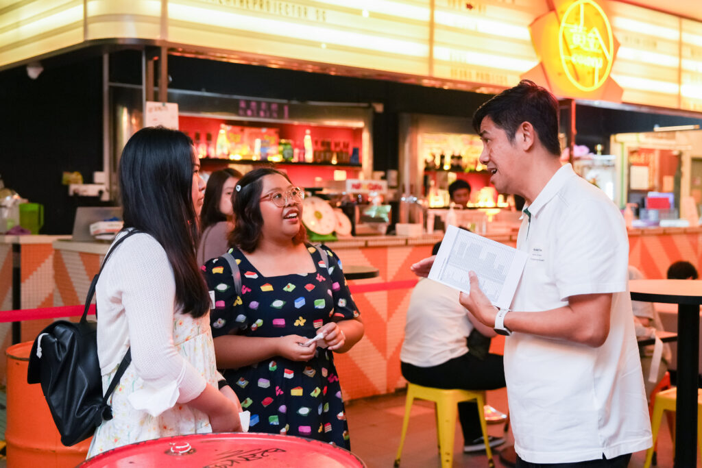 Alumni catching up with fellow SITizens and Senior Lecturer Rendell Kheng Wah Tan (SIT Photos/@Kengphotography)